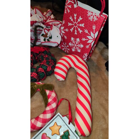 Vintage Handmade Christmas Ornaments Set - 16 Pieces Fabric & Wood Red & White - Picture 5 of 11